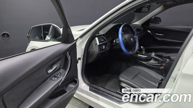 BMW 3 Series 2018 — Фото 10/20