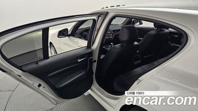 BMW 1 Series 2019 — ფოტო 18/20