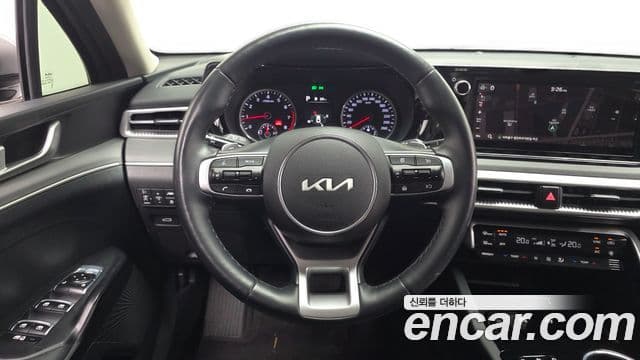 Kia K5 2023 — ფოტო 13/20