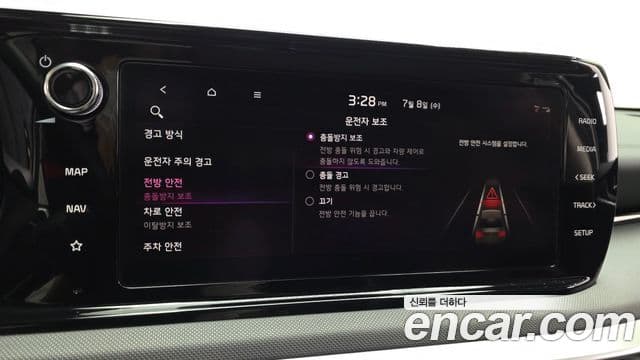 Kia K5 2023 — ფოტო 17/20