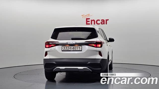 Kia Seltos 2022 — ფოტო 4/20