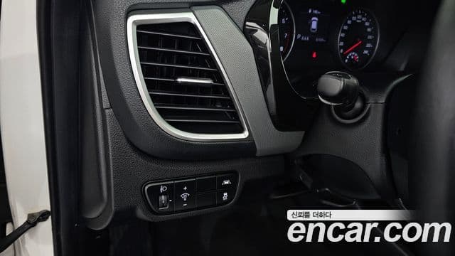 Kia Seltos 2022 — ფოტო 17/20