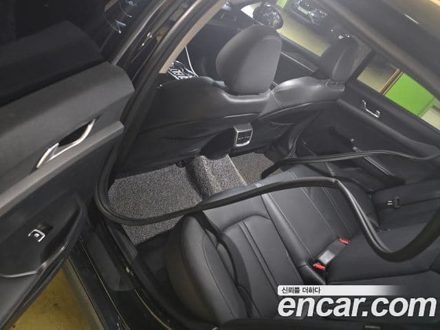 Kia K5 2023 — Şəkil 8/19