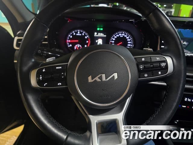 Kia K5 2023 — Şəkil 15/19