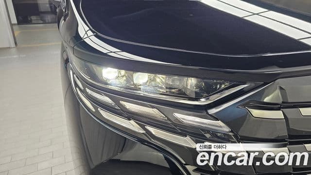Toyota Alphard 2025 — Photo 15/34