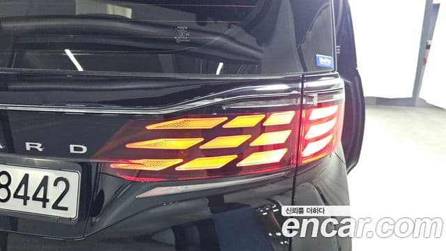 Toyota Alphard 2025 — Photo 10/34