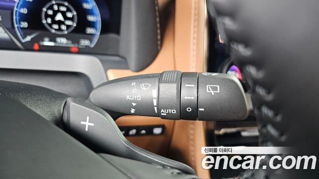 Toyota Alphard 2025 — Photo 28/34
