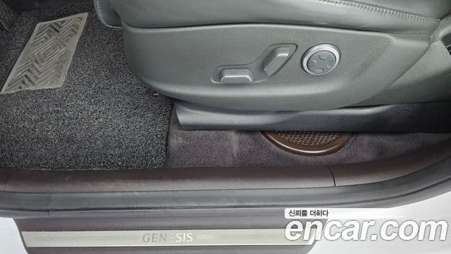 Genesis GV80 2021 — ფოტო 37/38