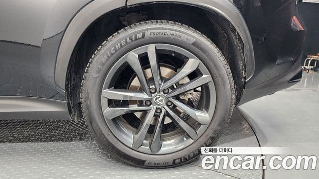 Lexus NX350h 2023 — Photo 2/37