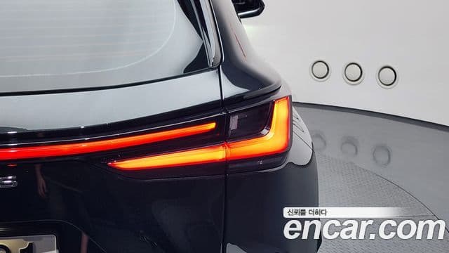 Lexus NX350h 2023 — Photo 29/37