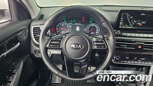 Kia Seltos 2020 — фото 12 из 20