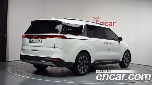 Kia Carnival 2023 — Фото 2/20