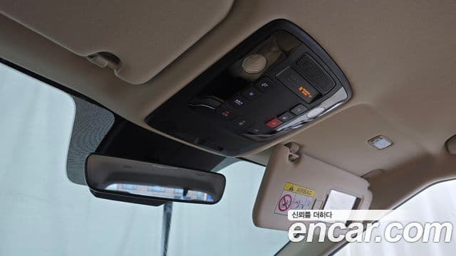 Kia Carnival 2023 — Фото 19/20