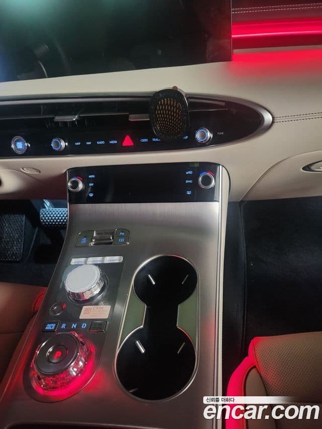Genesis GV70 2024 — ფოტო 13/20