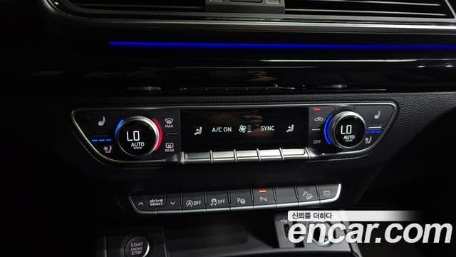 Audi Q5 2021 — ფოტო 30/36