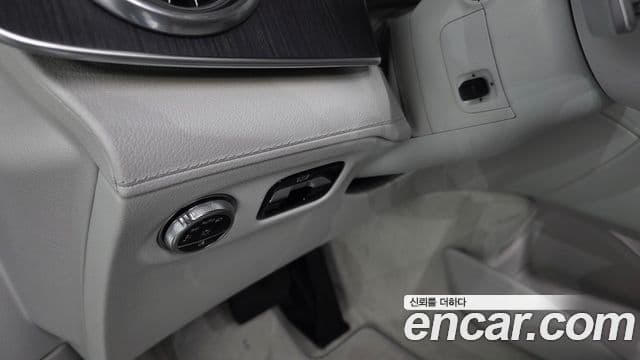 Mercedes-Benz EQS SUV 2023 — ფოტო 24/34