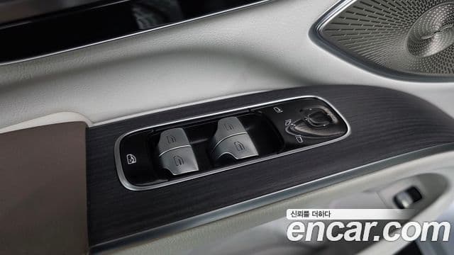 Mercedes-Benz EQS SUV 2023 — ფოტო 1/34