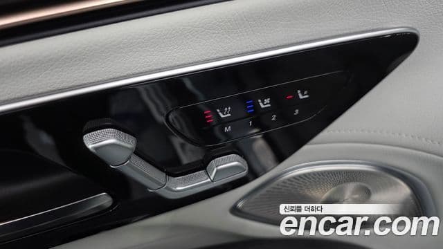 Mercedes-Benz EQS SUV 2023 — ფოტო 30/34