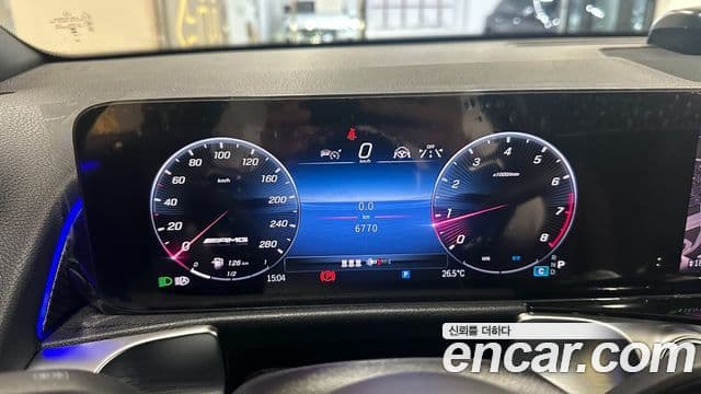 Mercedes-Benz GLB-Class 2025 — Фото 8/20