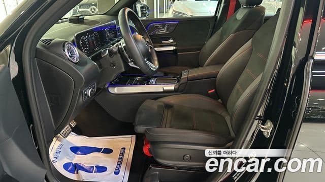 Mercedes-Benz GLB-Class 2025 — Фото 10/20