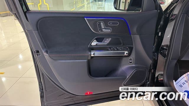 Mercedes-Benz GLB-Class 2025 — Фото 13/20