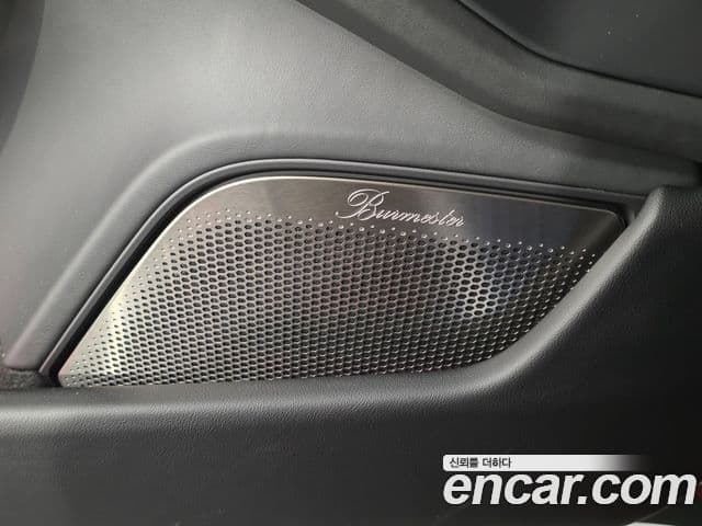 Porsche Taycan 2025 — ფოტო 2/20
