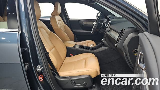 Volvo XC40 2020 — Фото 12/20