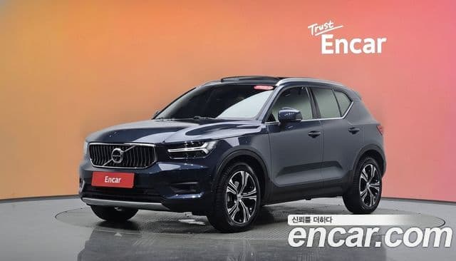 Volvo XC40 2020 — Фото 1/20
