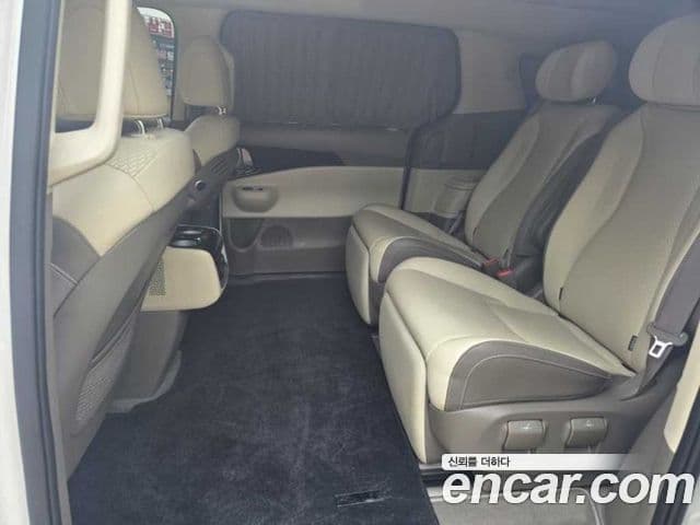 Kia Carnival 2024 — Şəkil 10/18