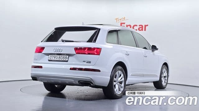 Audi Q7 2019 — ფოტო 2/20