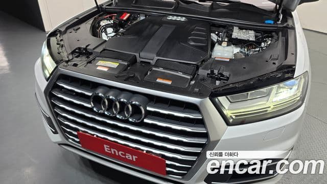Audi Q7 2019 — ფოტო 6/20