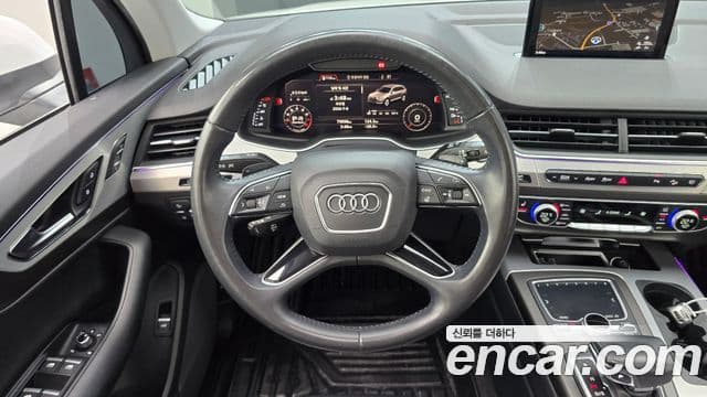 Audi Q7 2019 — ფოტო 13/20