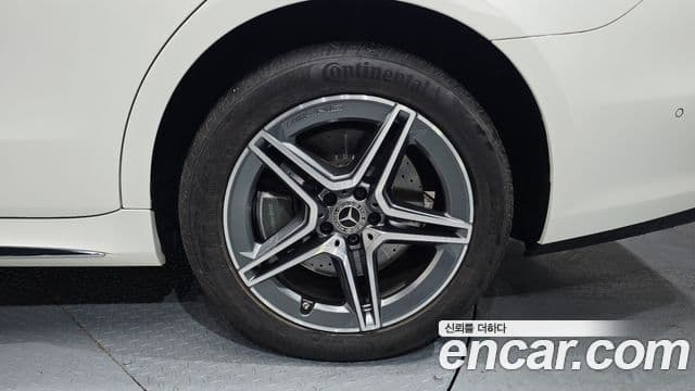 Mercedes-Benz S-Class 2022 — Photo 7/36