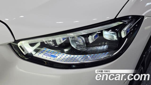Mercedes-Benz S-Class 2022 — Photo 8/36