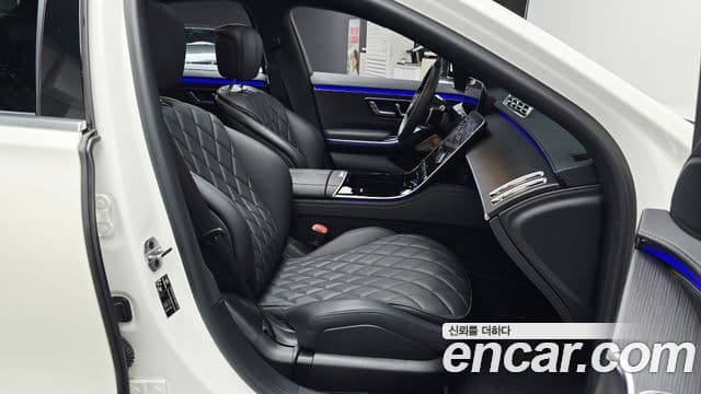 Mercedes-Benz S-Class 2022 — Photo 10/36