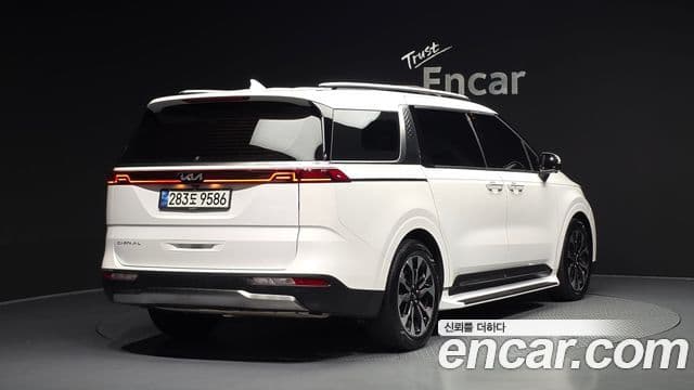 Kia Carnival 2021 — Фото 1/20