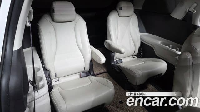 Kia Carnival 2021 — Фото 13/20