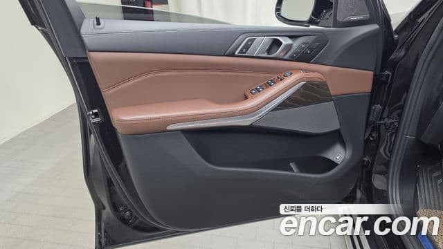 BMW X5 2021 — Photo 31/33