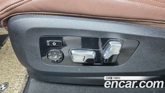 BMW X5 2021 — Photo 18/33