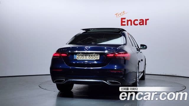 Mercedes-Benz E-Class 2021 — ფოტო 4/20