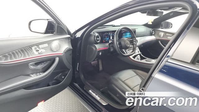 Mercedes-Benz E-Class 2021 — ფოტო 10/20