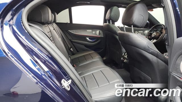 Mercedes-Benz E-Class 2021 — ფოტო 11/20