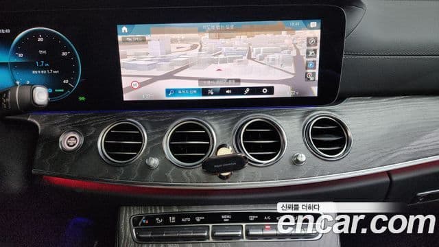 Mercedes-Benz E-Class 2021 — ფოტო 12/20