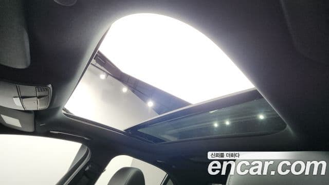 Mercedes-Benz E-Class 2021 — ფოტო 17/20