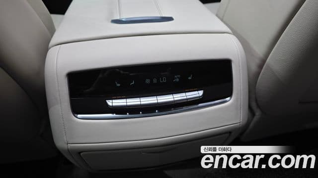 Cadillac Escalade 2024 — ფოტო 18/20