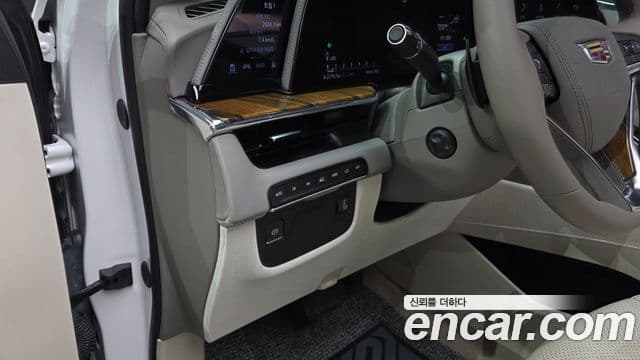 Cadillac Escalade 2024 — Photo 8/35