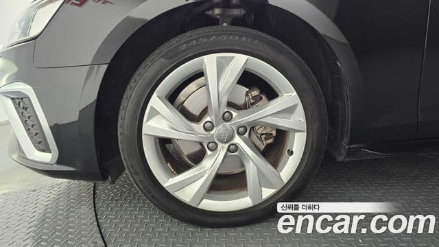 Audi A4 2021 — Photo 11/34