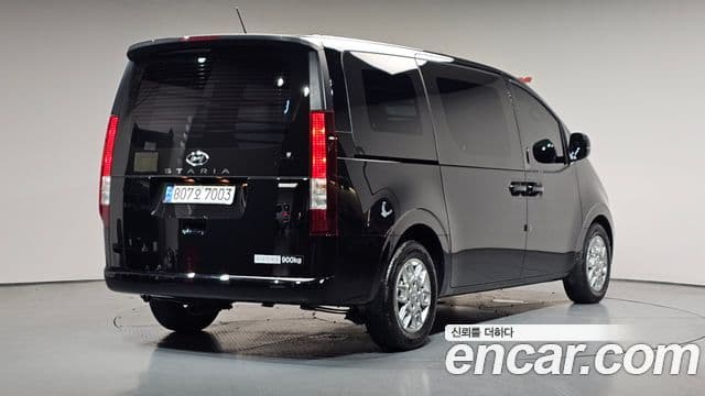 Hyundai Staria 2023 — ფოტო 2/20