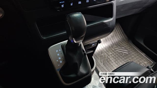Hyundai Staria 2023 — ფოტო 9/20