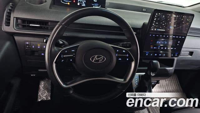 Hyundai Staria 2023 — ფოტო 13/20